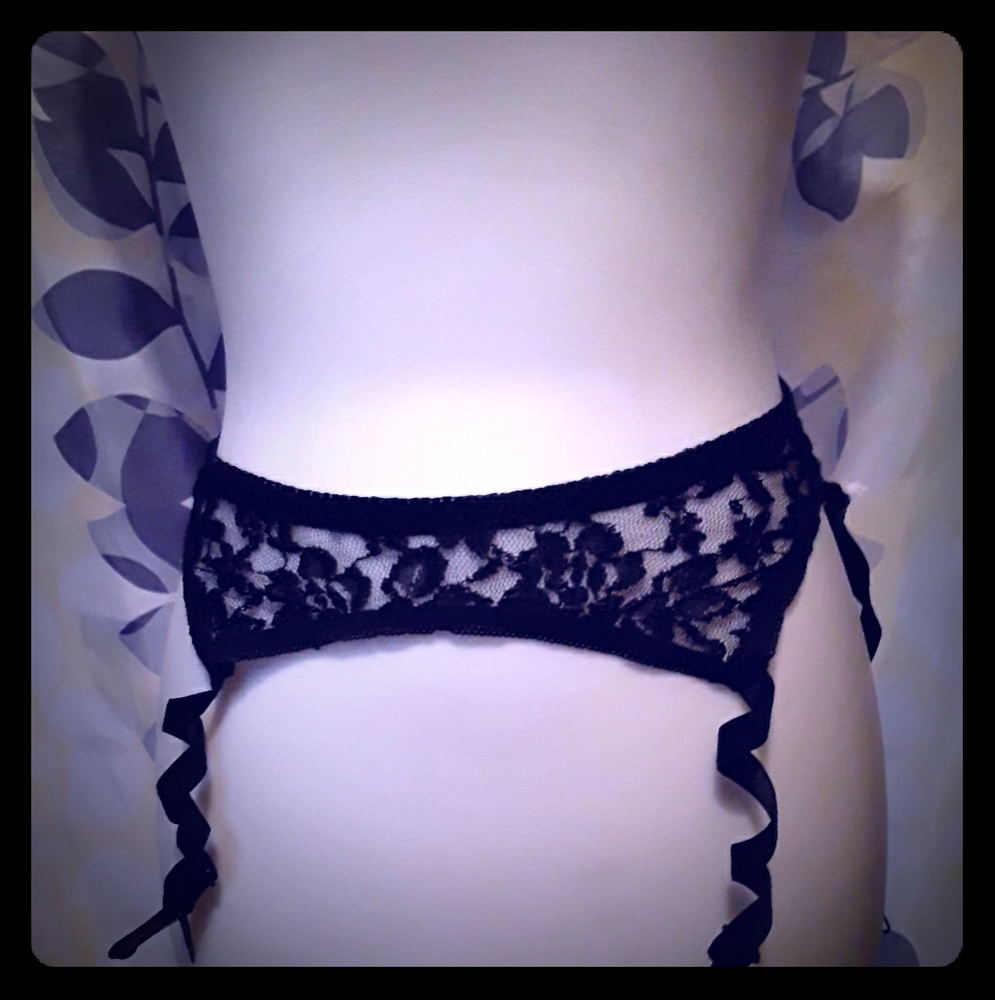 🛍- Black Lace Garter Belt
